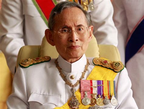 Thailand mourns King Bhumibol Adulyadej, world's longest-reigning monarch