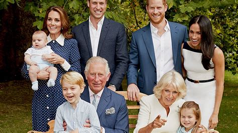 Prince Charles poses with Prince Louis, Kate Middleton, Meghan Markle ...