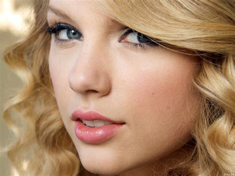 Hot Bio Celebrity Pictures: Taylor Swift Latest HD Wallpapers