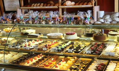 Best Bakeries in Chicago to Drool Over - Regal Buzz