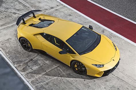 Images Lamborghini 2017 Huracan Performante Yellow auto From above