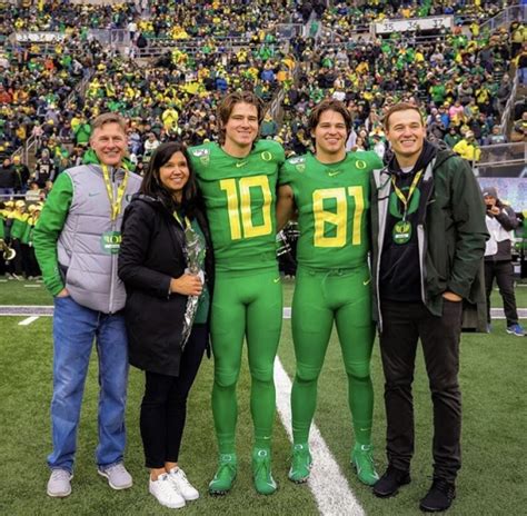 Justin Herbert Dad : Breeze Upholding Family Legacy With Ducks In ...