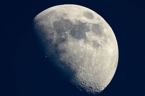 Moon shrinking because of seismic activity: study