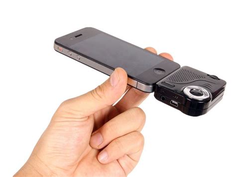 Mini Projector for iPhone, iPad and iPod Touch | Gadgetsin