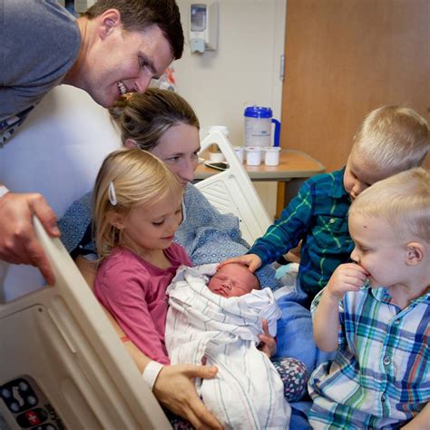 Laura Story welcomes fourth child, "God answers prayers" - CHVNRadio: Southern Manitoba's hub ...