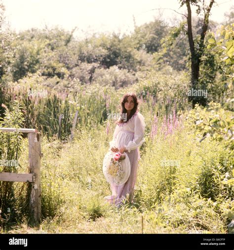 Single pregnant woman 1970s hi-res stock photography and images - Alamy