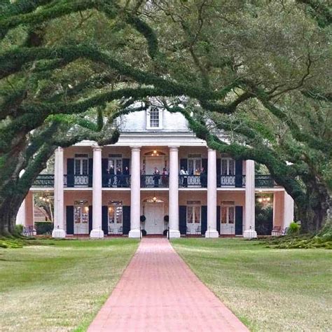 Oak Alley Plantation, Louisiana | Sophie's World Travel Inspiration