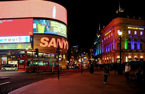 Piccadilly Circus at Night | Piccadilly circus, Piccadilly, London