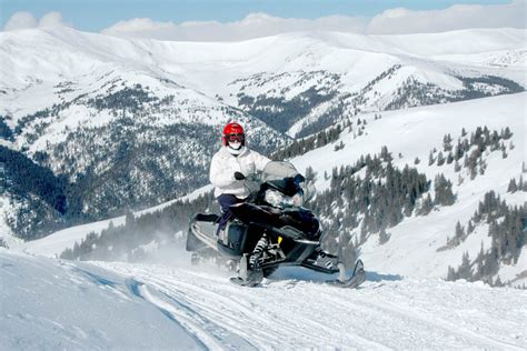 Breckenridge Snowmobiling - White Mountain Snowmobiling Tours