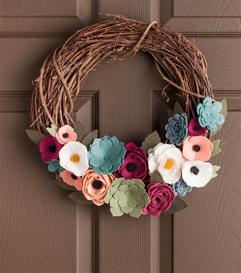 How To Make A Felt Flower Wreath | JOANN