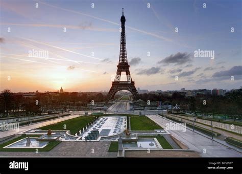 Paris, Eiffel tower at sunrise Stock Photo - Alamy