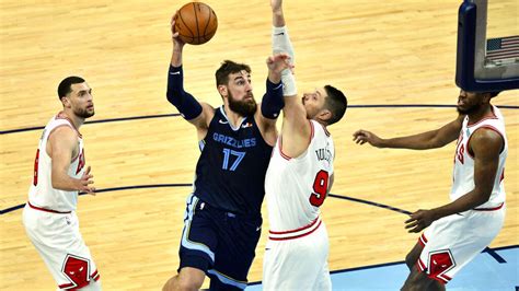 Grizzlies vs Bulls: 'Walking double-double' Valanciunas leads run