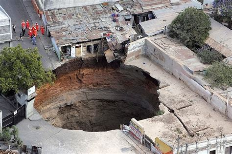 White House sinkhole: What causes a sinkhole - Business Insider