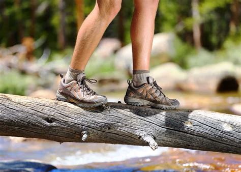 6 Best Shoes for Hiking in Water (Trail Guide to Dry, Healthy Feet) | GudGear