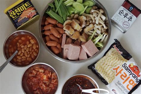 How to Make Budae Jjigae 부대찌개 (Korean Army Stew) - The Bakeanista