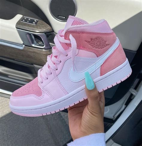 𝗧𝗥𝗡𝗗𝗬🔥 on Twitter in 2020 | Nike schuhe, Schuhe, Schuhe damen sneaker