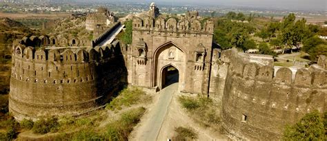 Places to Visit in Jhelum: Rohtas Fort, Khewra Mines & More | Zameen Blog