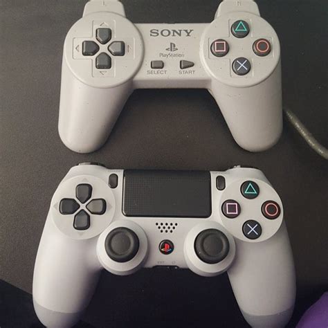 PS1 controller vs. 20th Anniversary PS4 controller : r/gaming