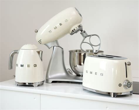 http://www.kitchenredesignideas.com/category/Toaster/ Smeg small ...