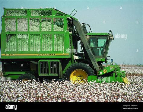 John deere 9976 cotton picker harvester hi-res stock photography and images - Alamy