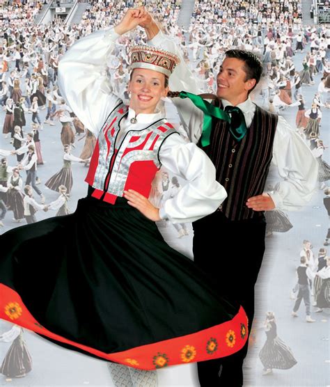 Latvian traditional costume of Bārta Latvia #traditions www.riga.com | Klederdracht, Cultuur ...