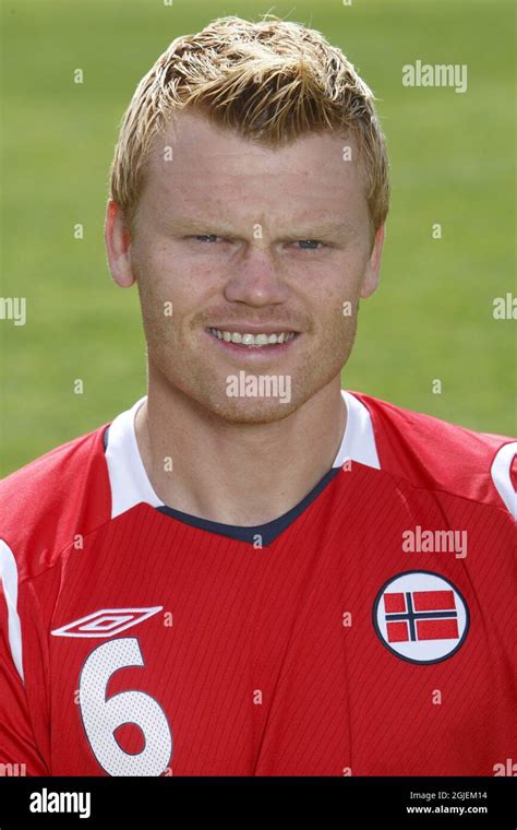 John arne riise hi-res stock photography and images - Alamy