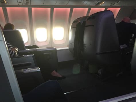 Review: Qantas 747-400 Business Class from Hong Kong to Sydney - Live ...