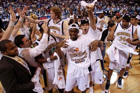 Martin Blog (4/15): Another title for UConn & the 2004 NCAA Tournament | Sports | kmaland.com