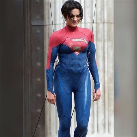 First Look at Sasha Calle as Supergirl in costume for The Flash movie - The Fanboy SEO Supergirl ...