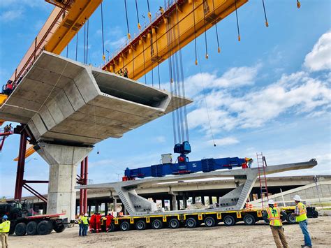 Launching gantry crane is working... - Harbor Bridge Project