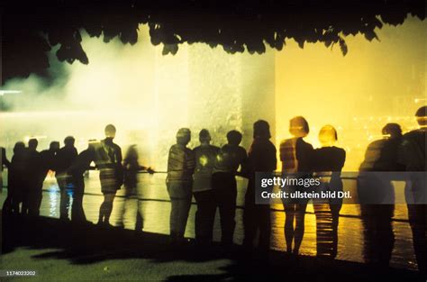 Spectators of the Chapel Bridge fire 1993 News Photo - Getty Images