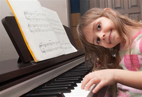 Little girl playing piano – wahmresourcesite.com