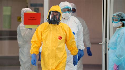 Putin visits hospital treating coronavirus patients donning hazmat suit ...