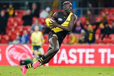 How refugee Mabior Chol found his way in the AFL