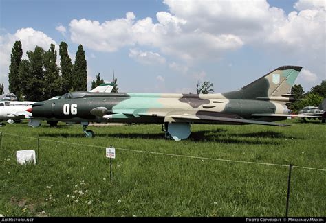 Aircraft Photo of 06 white | Sukhoi Su-20 | Ukraine - Air Force ...