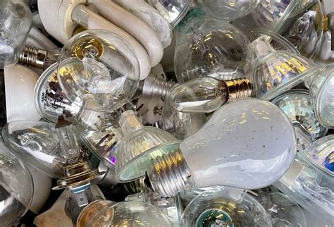 How to Dispose of Fluorescent Light Bulbs | Maine Labpack