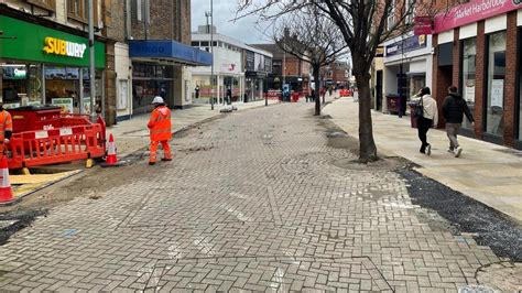 Kettering: Part of town centre's £4m revamp completed - BBC News