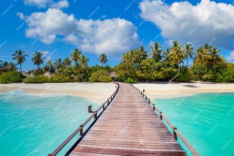 Fond d'écran de paysage de plage tropicale idyllique. Jetée dans les vacances d'été de l'île ...