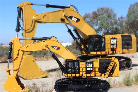 Model-Machine: Cat® 6015B In The Field - Classic Construction Models