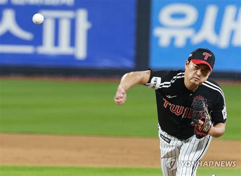 KBO asks MLB to post All-Star closer Go Woo-suk | Yonhap News Agency