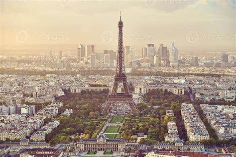 vista panorámica de la torre eiffel en parís 1138215 Foto de stock en Vecteezy