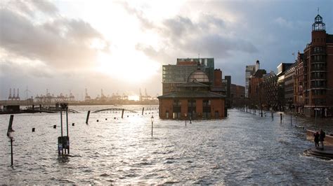 Sturm in Hamburg: Unwetter sorgen immer wieder für Sturmfluten und ...