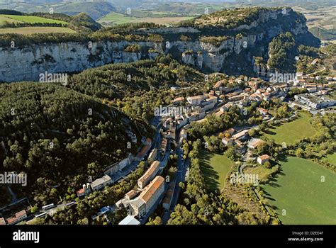 Francia, Aveyron, el pueblo de Roquefort sur Soulzon, vista aérea Fotografía de stock - Alamy