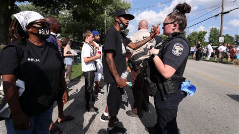 Louisville pro-police protest met with coutnerprotesters Sunday