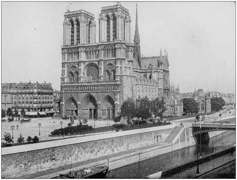 Historical images of the Notre Dame Cathedral in Paris