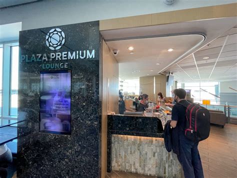 Plaza Premium Lounge Vancouver Cafe Review