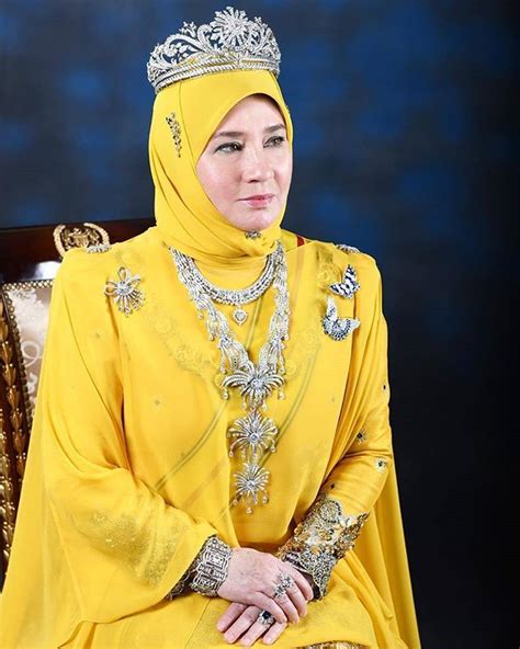 Tunku Hajah Azizah Aminah Maimunah Iskandariah, The Raja Permaisuri Agong (born Princess Tunku ...