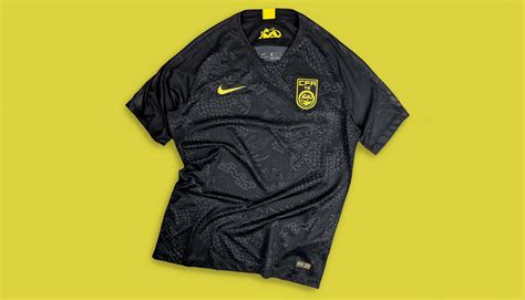 The Top 10 BEST Football Shirts Of All Time! - oggsync.com