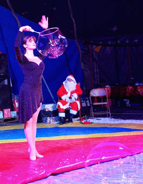 Squires Garden Centre Christmas Circus 2016 - mudpiefridays.com