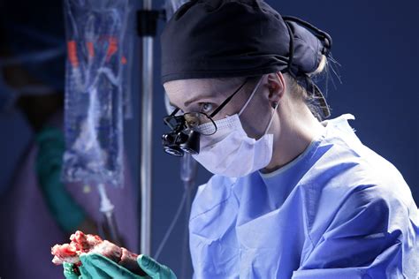 'What I Learned as the Only Woman Surgeon in the Operating Room' | Female surgeon, Female doctor ...